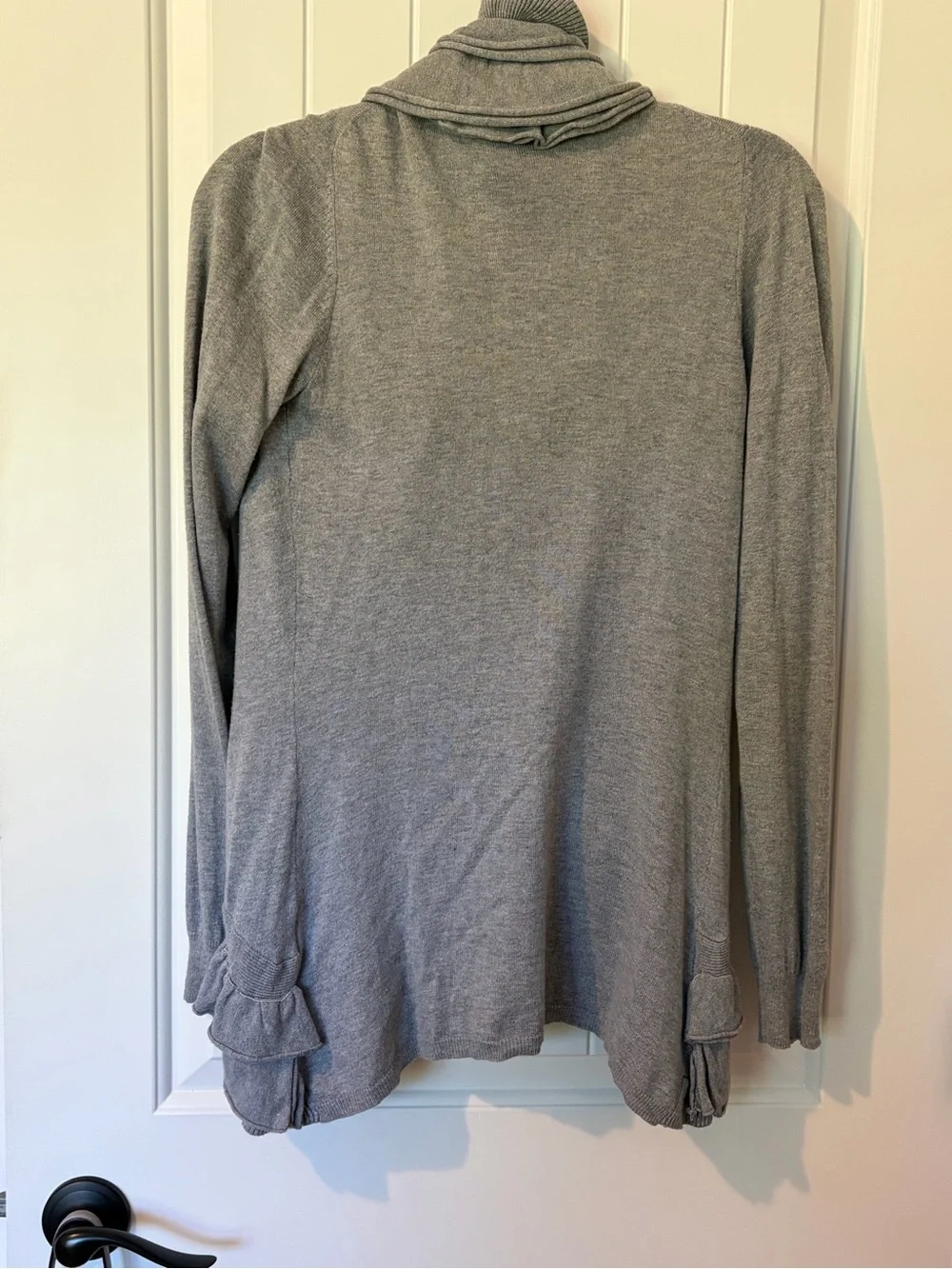 Super cute ruffle trim sweater cardigan gray Romeo & Juliet couture size medium
